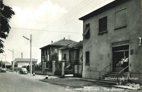 [1967] Via Stazione Argine all'altezza della storica rivendita di Ugo Riccardi